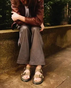 Dr. Martens Josef Nubuck Sandal Savannah Tan