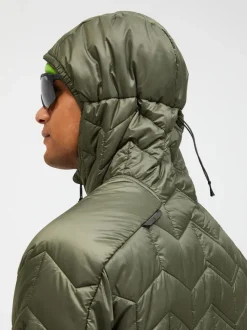 Peak Performance Elevate Liner Hood Men Pine Needle