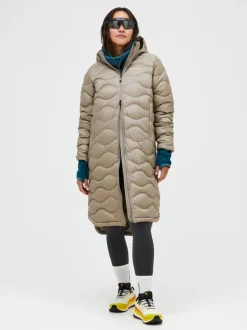 Peak Performance Helium Down Coat Avid Beige