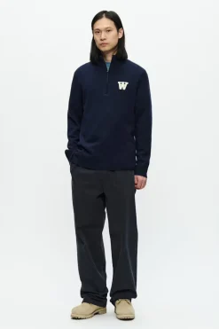 WWTay Sweatshirt Salute